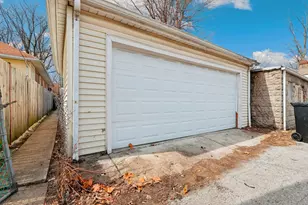 11945 S Yale Ave, Chicago, IL 60628 - Photo 17