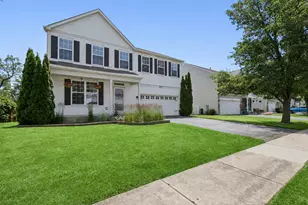 879 Sioux Dr, Round Lake Heights, IL 60073 - Photo 1