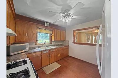 720 W American Street, Freeport, IL 61032 - Photo 3