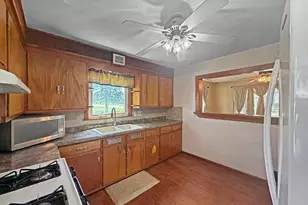 720 W American St, Freeport, IL 61032 - Photo 3
