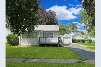 720 W American Street, Freeport, IL 61032 - Photo 1
