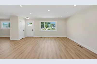 163 W Manchester Drive, Wheeling, IL 60090 - Photo 3