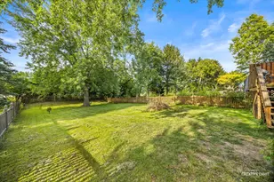 105 Meadows Dr, Sugar Grove, IL 60554 - Photo 11
