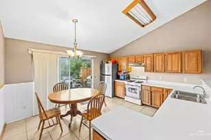 105 Meadows Dr, Sugar Grove, IL 60554 - Photo 3