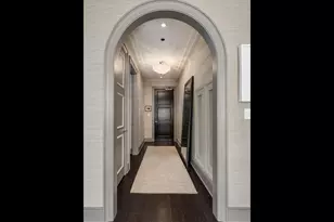 118 E Erie St, Chicago, IL 60611 - Photo 9