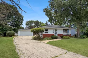 1346 Empire Ct, Freeport, IL 61032 - Photo 1
