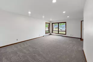 1346 Empire Ct, Freeport, IL 61032 - Photo 9