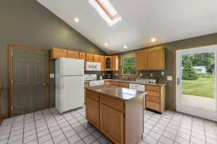 12475 Fox Rd, Yorkville, IL 60560 - Photo 11