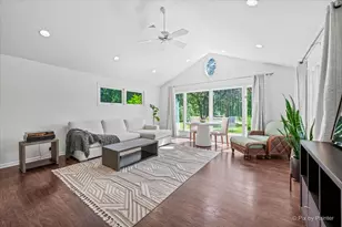 209 Eastwood Ct, Barrington, IL 60010 - Photo 3