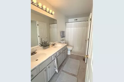 259 W Treehouse Lane W #259, Round Lake, IL 60073 - Photo 7
