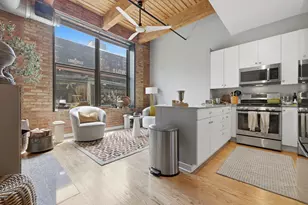 300 W Grand Ave, Chicago, IL 60654 - Photo 3