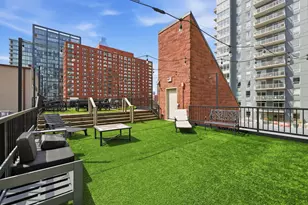 300 W Grand Ave, Chicago, IL 60654 - Photo 9