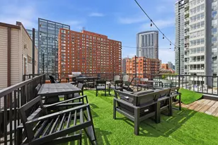 300 W Grand Ave, Chicago, IL 60654 - Photo 11