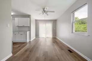 818 Dunbar Ct, Schaumburg, IL 60194 - Photo 5