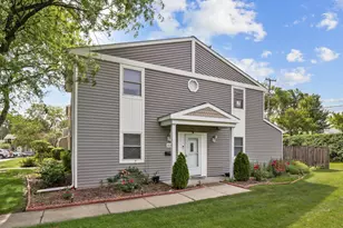 818 Dunbar Ct, Schaumburg, IL 60194 - Photo 1