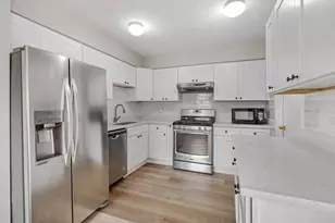 818 Dunbar Ct, Schaumburg, IL 60194 - Photo 9