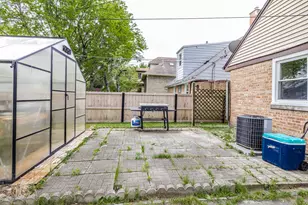 7535 Kenton Ave, Skokie, IL 60076 - Photo 27