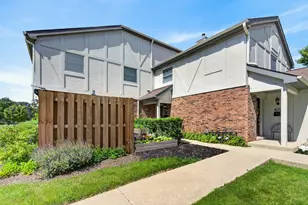 868 Bristol Dr, Barrington, IL 60010 - Photo 1