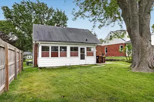 911 21st St, Rockford, IL 61108 - Photo 27