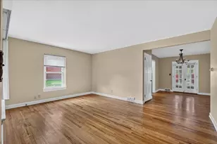 911 21st St, Rockford, IL 61108 - Photo 7