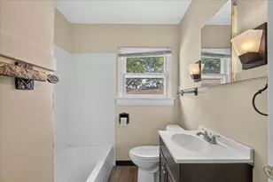 911 21st St, Rockford, IL 61108 - Photo 15