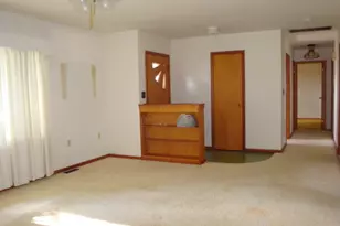 498 Park St, Cissna Park, IL 60924 - Photo 7
