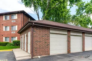 880 N Lakeside Dr, Vernon Hills, IL 60061 - Photo 9