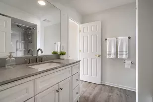 880 N Lakeside Dr, Vernon Hills, IL 60061 - Photo 5