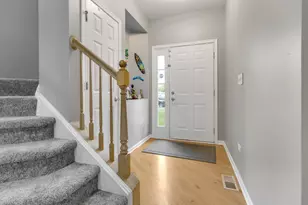 460 Vaughn Cir, Aurora, IL 60502 - Photo 3