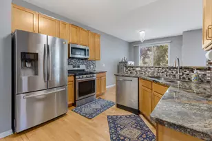 460 Vaughn Cir, Aurora, IL 60502 - Photo 9
