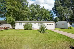 2804 Old Oak Dr, McHenry, IL 60050 - Photo 1