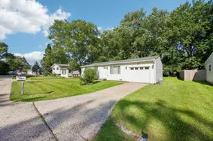2804 Old Oak Dr, McHenry, IL 60050 - Photo 1