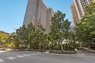 4250 N Marine Dr, Chicago, IL 60613 - Photo 3