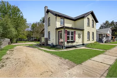 922 E Shawnee Street, Freeport, IL 61032 - Photo 1