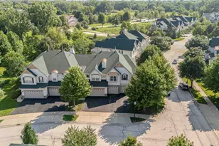2137 Shadow Creek Ct, Vernon Hills, IL 60061 - Photo 3