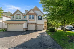 2137 Shadow Creek Ct, Vernon Hills, IL 60061 - Photo 1