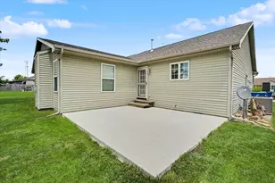 609 N Glover Ct, Saint John, IL 61873 - Photo 35