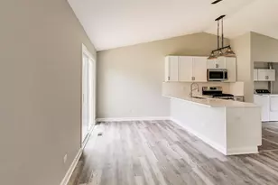 1005 Wembley Dr, Island Lake, IL 60042 - Photo 5