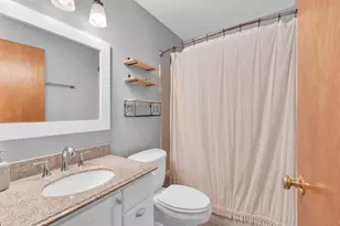 450 Berkshire Dr, Crystal Lake, IL 60014 - Photo 15