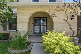 1623 W Bray Ct, Arlington Heights, IL 60005 - Photo 5