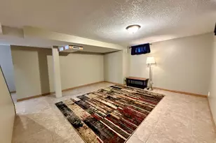 101 S Fairview Pl, Clifton, IL 61727 - Photo 13