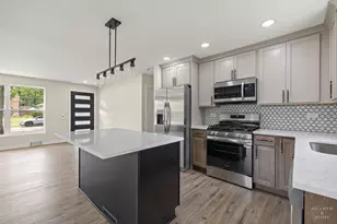 9513 Lowell Ave, Skokie, IL 60076 - Photo 15