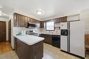 280 Prairie Ave, Calumet City, IL 60409 - Photo 3