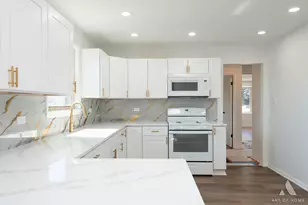 5854 W 81st Pl, Burbank, IL 60459 - Photo 5