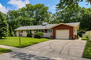 443 Glendale Rd, Roselle, IL 60172 - Photo 1