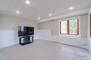 26781 N Cir Dr, Mundelein, IL 60060 - Photo 25