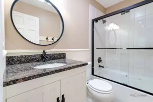 26781 N Cir Dr, Mundelein, IL 60060 - Photo 13