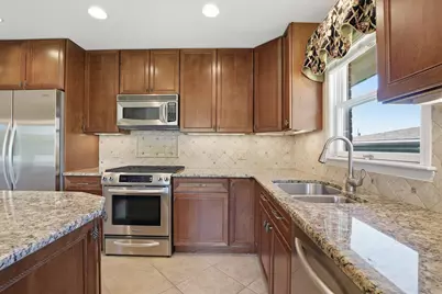 8238 W Balmoral Avenue, Chicago, IL 60656 - Photo 11