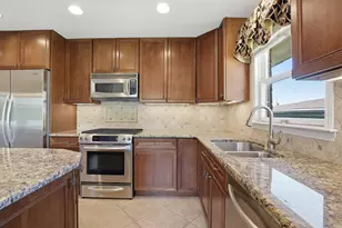 8238 W Balmoral Ave, Chicago, IL 60656 - Photo 11
