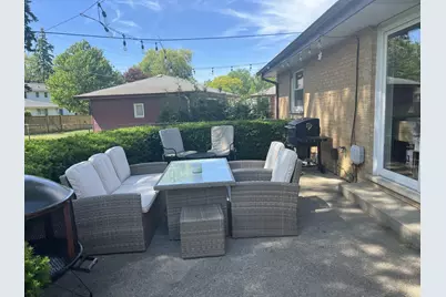1431 E Emmerson Lane, Mount Prospect, IL 60056 - Photo 21